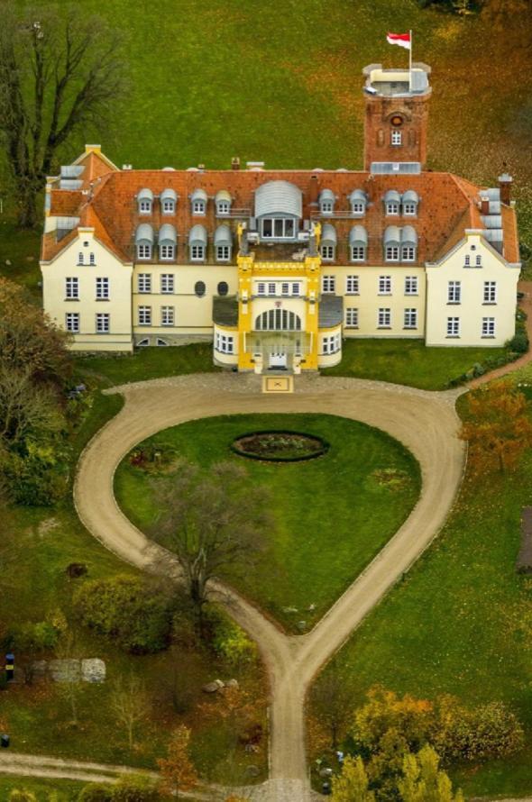 Schloss Lelkendorf Apartment Ulrichshusen Maisonette Fewo Mecklenburger Seenplatte Mit Dachterrasse Naehe Ostsee Zewnętrze zdjęcie